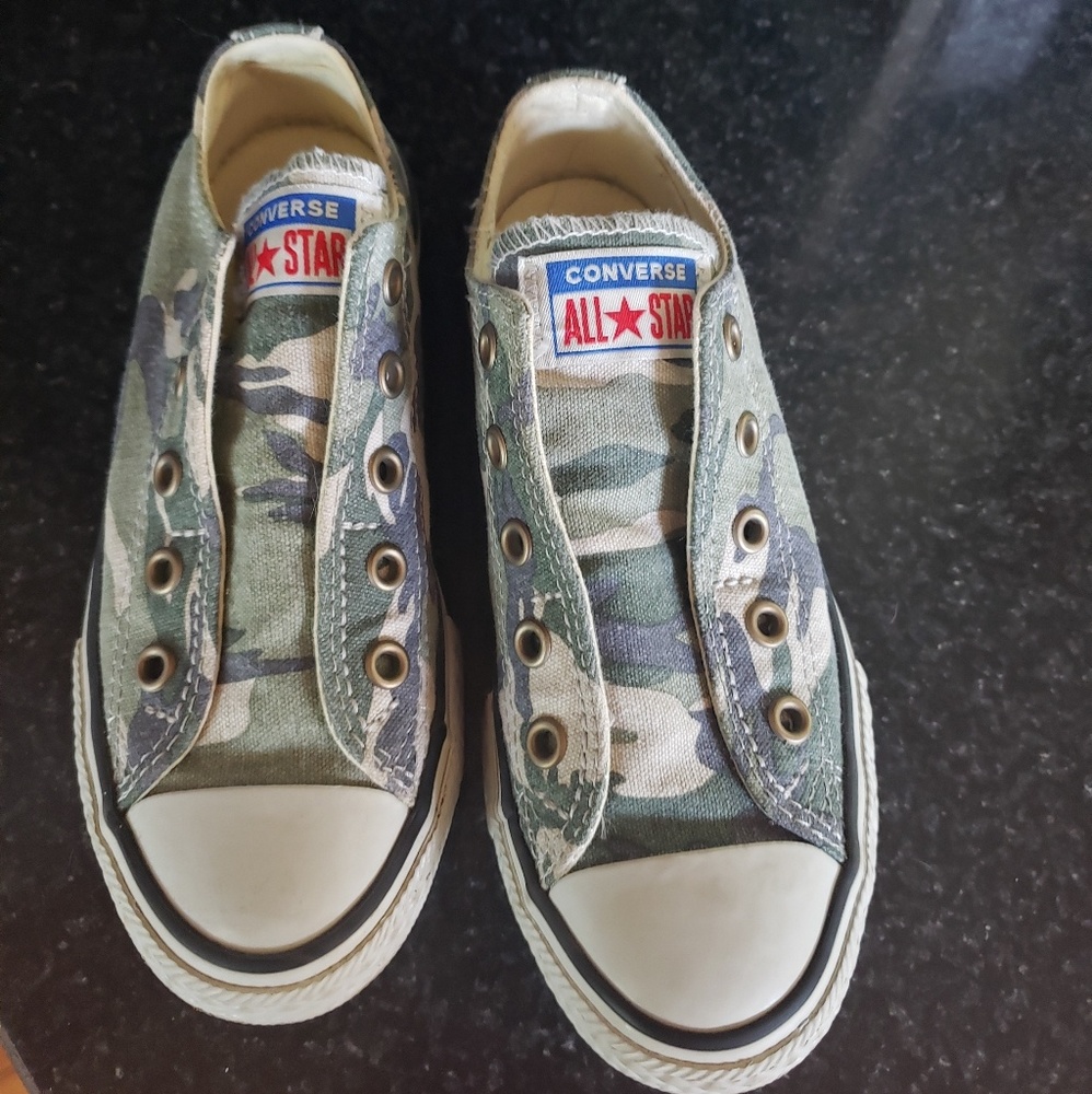 Boys converse